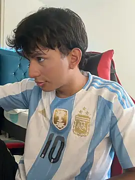 Snapshot of Leonarrrd_01 chatting on February 5, 2026, 9:10 pm Leonarrrd 01 online show from February 5, 2026, 9:10 pm