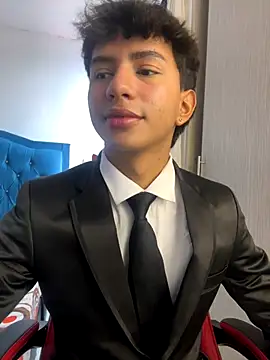 Leonarrrd 01 online show from November 1, 2025, 9:41 pm