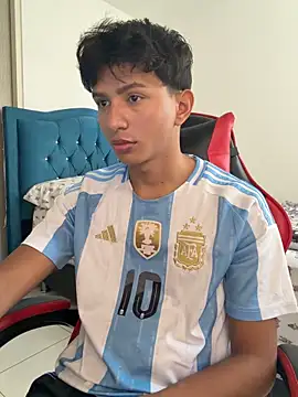 Leonarrrd 01 online show from April 8, 2026, 9:16 pm