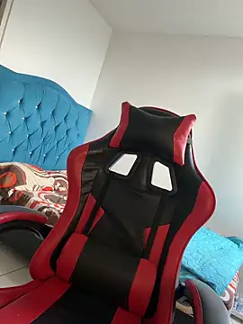 Leonarrrd 01 online show from November 29, 2025, 8:53 pm