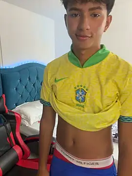 Snapshot of Leonarrrd_01 chatting on February 27, 2026, 9:58 pm Leonarrrd 01 online show from February 27, 2026, 9:58 pm