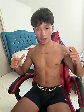 Snapshot of Leonarrrd_01 chatting on February 26, 2026, 9:48 pm Leonarrrd 01 online show from February 26, 2026, 9:48 pm