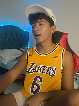 Snapshot of Leonarrrd_01 chatting on February 2, 2026, 1:26 am Leonarrrd 01 online show from February 2, 2026, 1:26 am