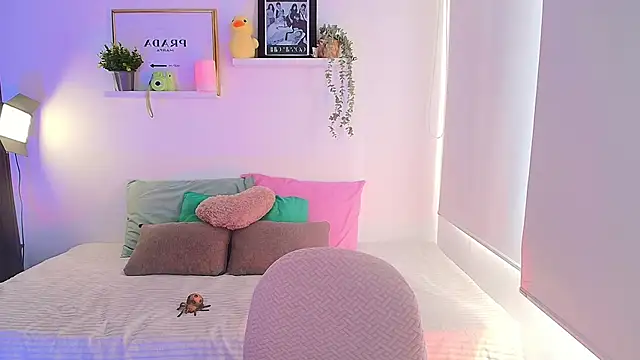 lilyy evanss online show from September 24, 2025, 8:04 pm