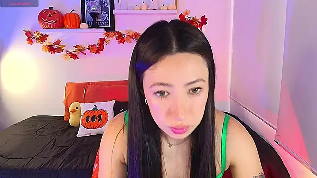 lilyy evanss online show from October 27, 2025, 9:16 pm