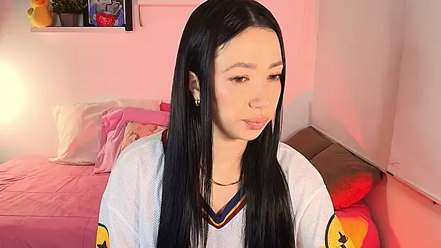 lilyy evanss online show from February 8, 2026, 11:24 pm