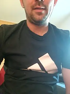 Snapshot of magicSeX4You chatting on February 2, 2025, 2:24 pm magicSeX4You online show from February 2, 2025, 2:24 pm