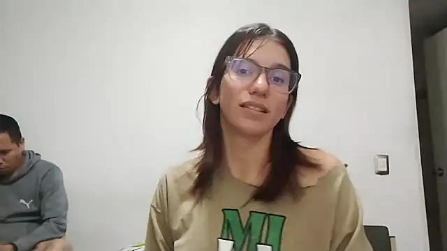 Luna-e-Franco1 online show from April 17, 2026, 11:40 pm