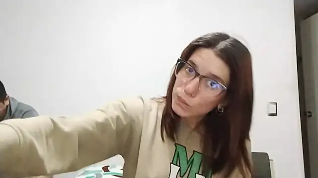 Luna-e-Franco1 online show from April 16, 2026, 10:56 pm