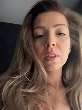 Snapshot of SonyaD_ chatting on March 20, 2025, 6:52 am SonyaD  online show from March 20, 2025, 6:52 am