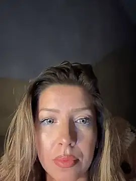 Snapshot of SonyaD_ chatting on February 24, 2025, 5:22 am SonyaD  online show from February 24, 2025, 5:22 am