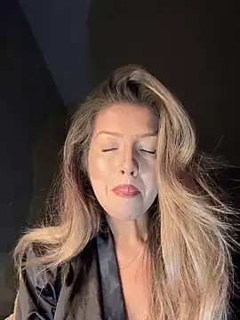 Snapshot of SonyaD_ chatting on March 18, 2025, 3:23 am SonyaD  online show from March 18, 2025, 3:23 am