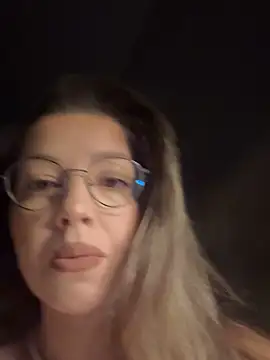 Snapshot of SonyaD_ chatting on April 28, 2026, 2:27 am SonyaD online show from April 28, 2026, 2:27 am