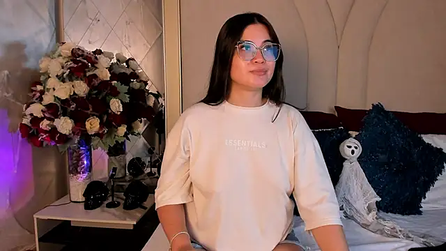 CamilaSofiia online show from October 18, 2025, 7:38 pm