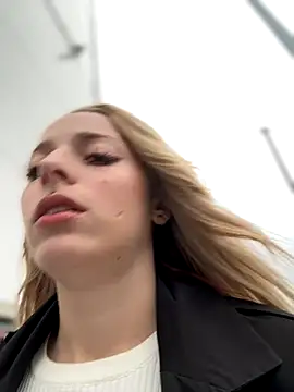 Snapshot of LoraaDoll chatting on September 15, 2025, 3:01 pm LoraaDoll online show from September 15, 2025, 3:01 pm