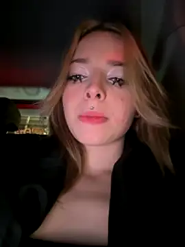 Snapshot of LoraaDoll chatting on November 12, 2025, 2:43 pm LoraaDoll online show from November 12, 2025, 2:43 pm