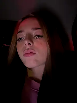 Snapshot of LoraaDoll chatting on October 22, 2025, 3:33 pm LoraaDoll online show from October 22, 2025, 3:33 pm