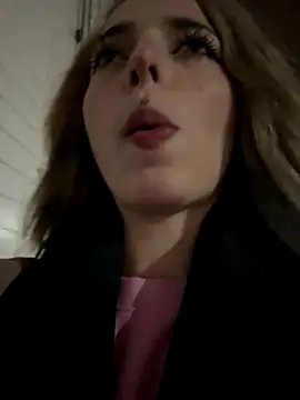 Snapshot of LoraaDoll chatting on November 3, 2025, 3:59 pm LoraaDoll online show from November 3, 2025, 3:59 pm