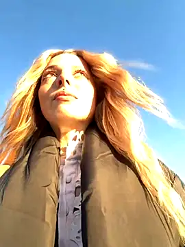 Snapshot of LoraaDoll chatting on October 2, 2025, 2:20 pm LoraaDoll online show from October 2, 2025, 2:20 pm