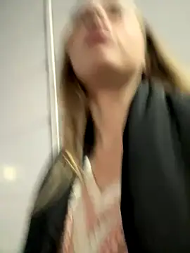 Snapshot of LoraaDoll chatting on October 8, 2025, 3:57 pm LoraaDoll online show from October 8, 2025, 3:57 pm