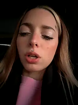 Snapshot of LoraaDoll chatting on October 21, 2025, 2:49 pm LoraaDoll online show from October 21, 2025, 2:49 pm