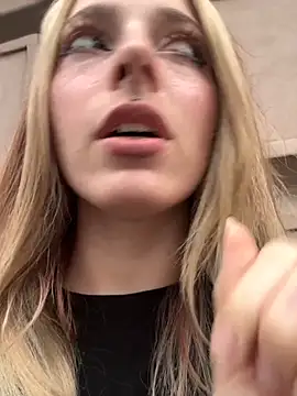 Snapshot of LoraaDoll chatting on September 16, 2025, 3:24 pm LoraaDoll online show from September 16, 2025, 3:24 pm