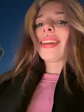 Snapshot of LoraaDoll chatting on December 5, 2025, 1:53 pm LoraaDoll online show from December 5, 2025, 1:53 pm