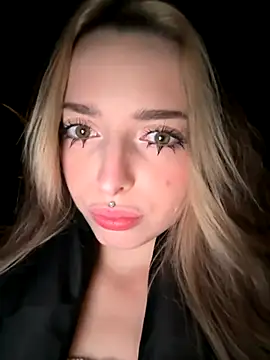 Snapshot of LoraaDoll chatting on November 20, 2025, 4:29 pm LoraaDoll online show from November 20, 2025, 4:29 pm