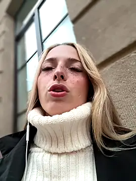 Snapshot of LoraaDoll chatting on September 25, 2025, 3:40 pm LoraaDoll online show from September 25, 2025, 3:40 pm