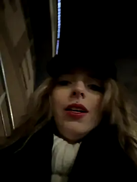 Snapshot of LoraaDoll chatting on November 16, 2025, 3:06 pm LoraaDoll online show from November 16, 2025, 3:06 pm