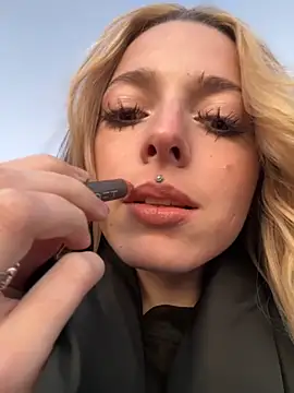 Snapshot of LoraaDoll chatting on September 29, 2025, 3:50 pm LoraaDoll online show from September 29, 2025, 3:50 pm