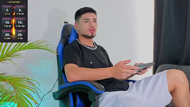 EdwardRoss  online show from November 21, 2025, 4:28 pm