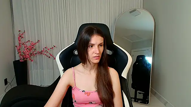 Snapshot of upssnowy chatting on October 26, 2025, 5:02 pm upssnowy online show from October 26, 2025, 5:02 pm