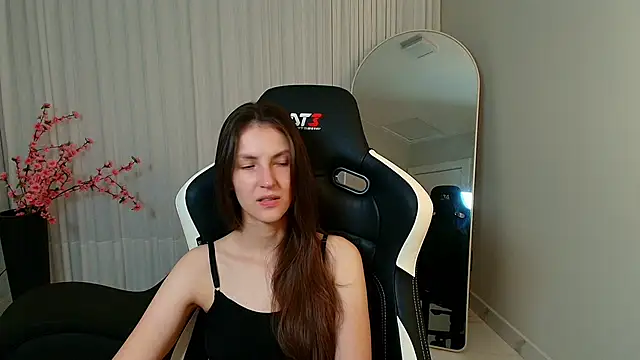 Snapshot of upssnowy chatting on November 2, 2025, 6:02 pm upssnowy online show from November 2, 2025, 6:02 pm