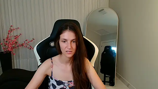 Snapshot of upssnowy chatting on November 5, 2025, 6:44 pm upssnowy online show from November 5, 2025, 6:44 pm