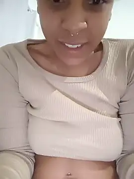 Snapshot of Julia_Pretinha chatting on December 16, 2025, 1:37 pm Julia Pretinha online show from December 16, 2025, 1:37 pm