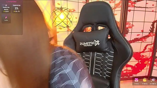 Fluffy Bubble21 online show from November 15, 2025, 4:05 am