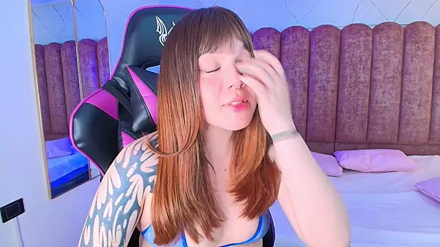 Fluffy Bubble21 online show from March 26, 2026, 4:33 am