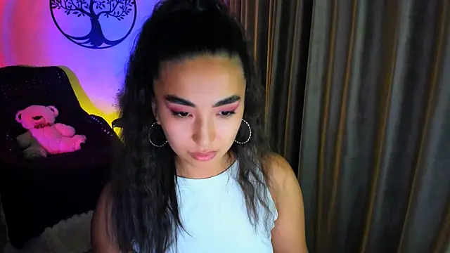 worldofkim online show from November 19, 2025, 8:09 pm