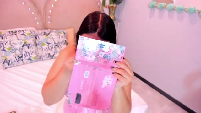 Snapshot of Miia_Thompsonn chatting on November 27, 2025, 3:18 am Miia Thompsonn online show from November 27, 2025, 3:18 am