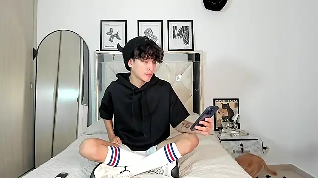 Adriien19 online show from October 24, 2025, 4:00 am