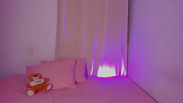 AmyStevenss online show from March 28, 2026, 4:46 am