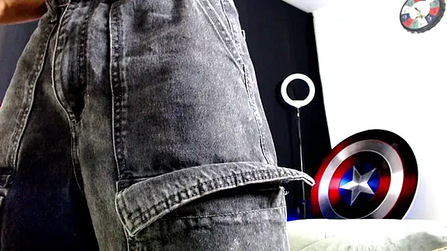 Snapshot of Antonywebb94 chatting on November 19, 2025, 4:23 am Antonywebb94 online show from November 19, 2025, 4:23 am