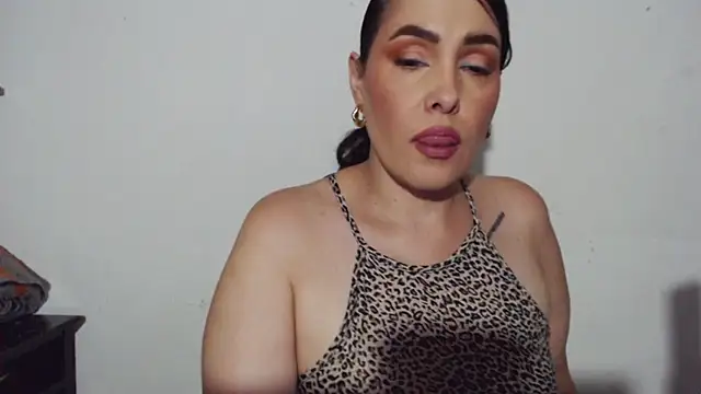 Miss Agatha online show from October 29, 2025, 2:21 am