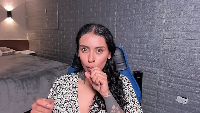 Snapshot of magic_marg chatting on November 6, 2025, 12:47 am magic marg online show from November 6, 2025, 12:47 am