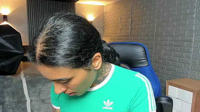 Snapshot of magic_marg chatting on November 6, 2025, 8:57 pm magic marg online show from November 6, 2025, 8:57 pm