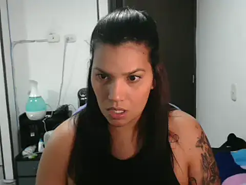 Snapshot of CarolinaRincon chatting on March 5, 2025, 3:08 am CarolinaRincon online show from March 5, 2025, 3:08 am