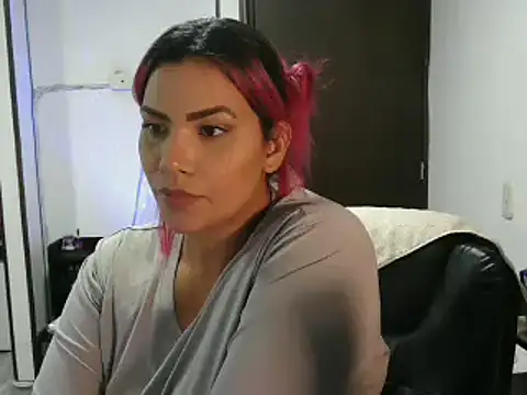 Snapshot of CarolinaRincon chatting on March 1, 2025, 10:21 pm CarolinaRincon online show from March 1, 2025, 10:21 pm