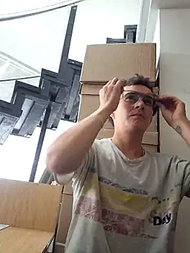 Snapshot of yonson90s chatting on March 22, 2025, 4:47 pm yonson90s online show from March 22, 2025, 4:47 pm