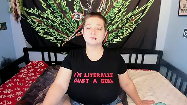 Snapshot of Chloenightmare chatting on October 31, 2025, 7:43 pm Chloenightmare online show from October 31, 2025, 7:43 pm